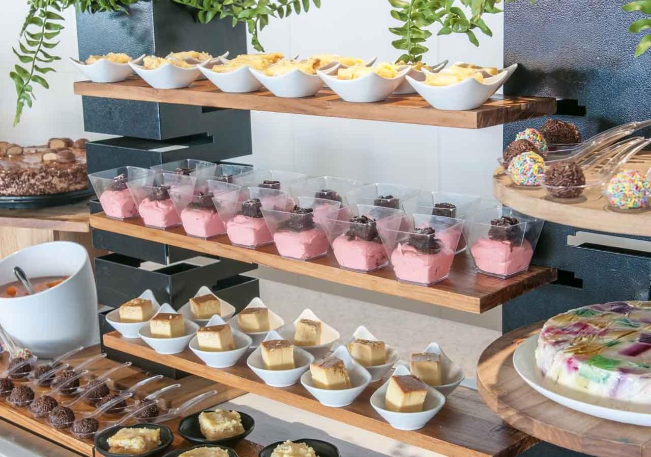 Enjoy Solar Das Aguas Park Resort Olímpia Eksteriør billede A dessert buffet