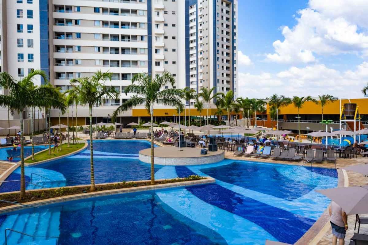 Enjoy Solar Das Aguas Park Resort Olímpia Eksteriør billede The swimming pool at the Blue Residences